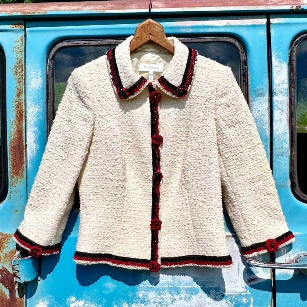 Escada cream virgin wool tweed jacket jewel collar crochet flower snap button